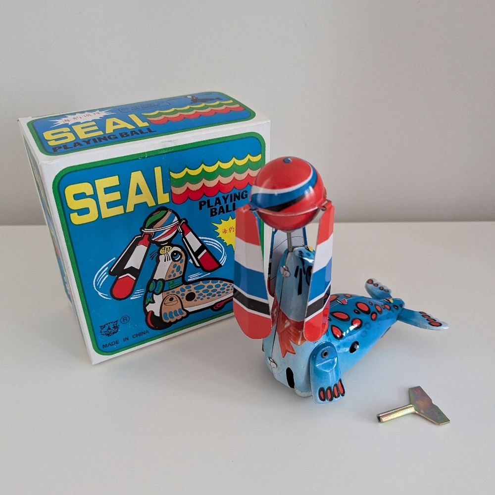 NEW✨Vintage Seal Metal Wind-up Toy
